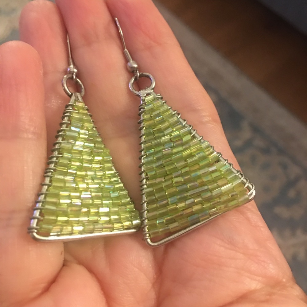 Triangular Peridot Green Bead Silver Earrings - image 3